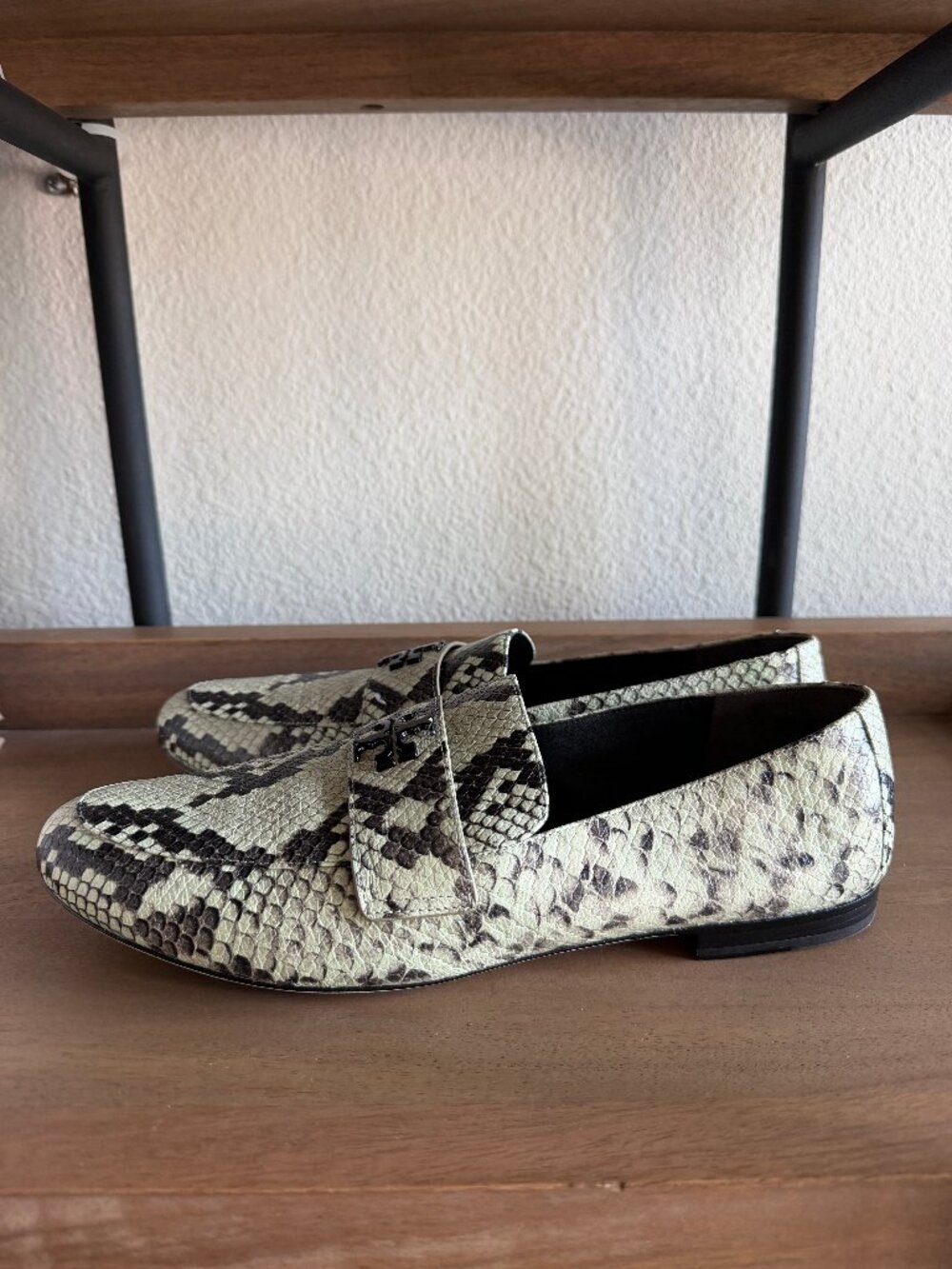 TORY BURCH Mini Everly Loafers in mint green snake print leather 9.5 NEW - Picture 4 of 8